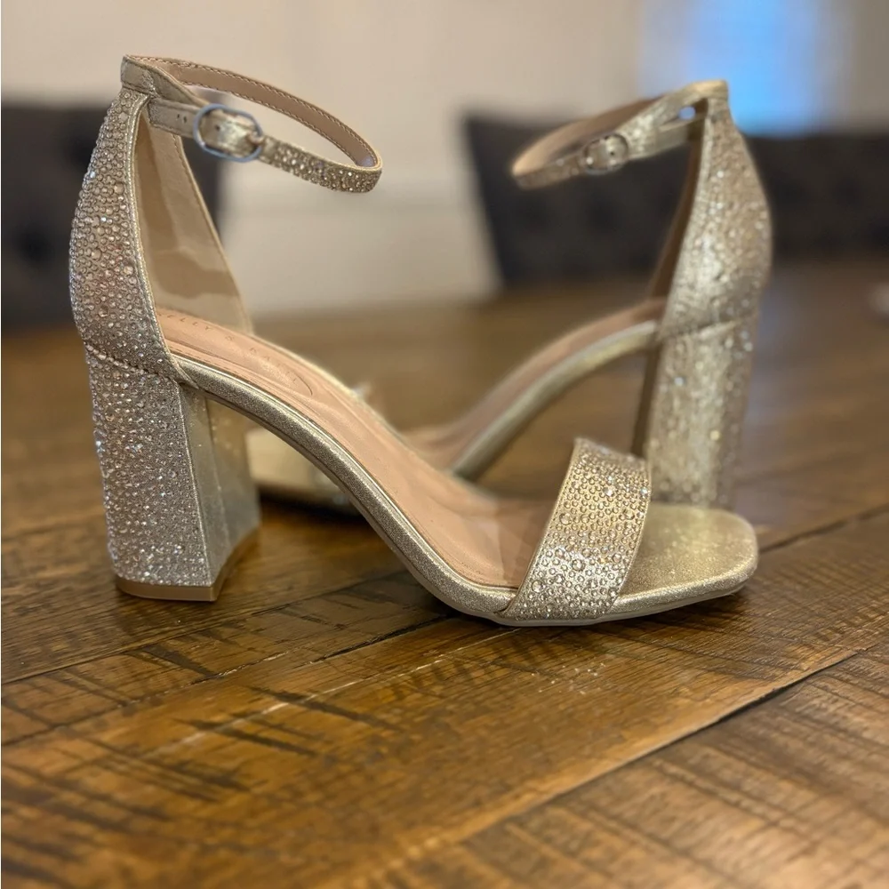 Kelly & Katie Caital Gold Sandal - Picture 2 of 3